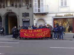 ein Bild von der Demo vor dem Mailänder "Circolo della stampa"