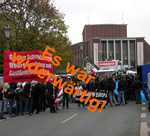 Widerwärtig: Bochumer Bürger werden gehindert, einen Nazi-Marsch durch ihre Stadt zu stoppen