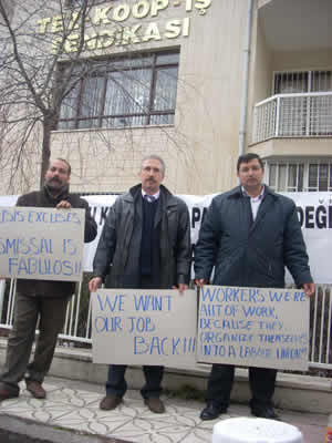 Sitzstreik direkt vor der Gewerkschaftszentrale in Ankara