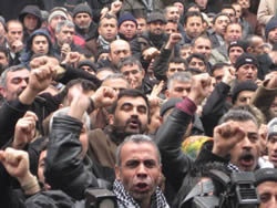 Tekel-Arbeiter demonstrieren in Ankara - Fotos  von Nick Brauns